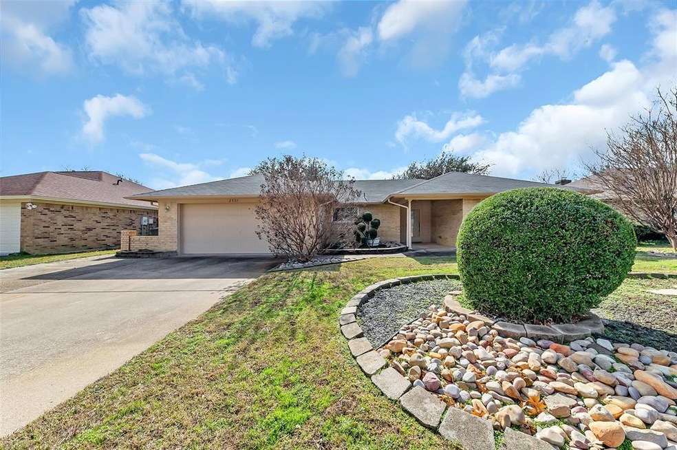 2937 Cripple Creek Trail, Grapevine, TX 76051 - photo 1