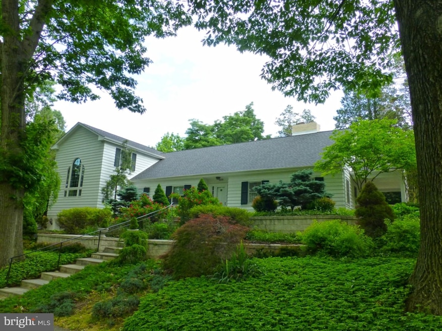 1218 Parkside Dr S, Reading, PA 19611 - photo 1