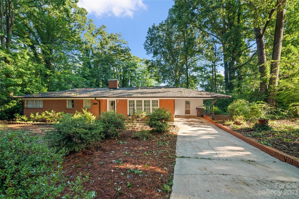 425 Virginia Ave, Statesville, NC 28677 - photo 1