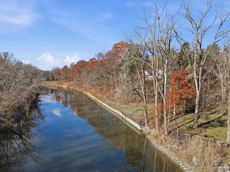 3971 N River Rd, Fort Gratiot, MI 48059 - photo 1