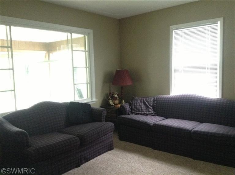 1328 Herrick Ave NE, Grand Rapids, MI 49505 - photo 1