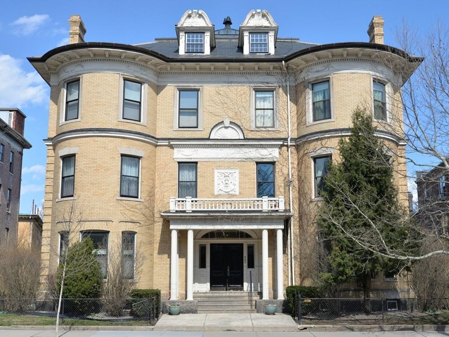 465 Washington St unit 3, Brookline, MA 02446 - photo 1