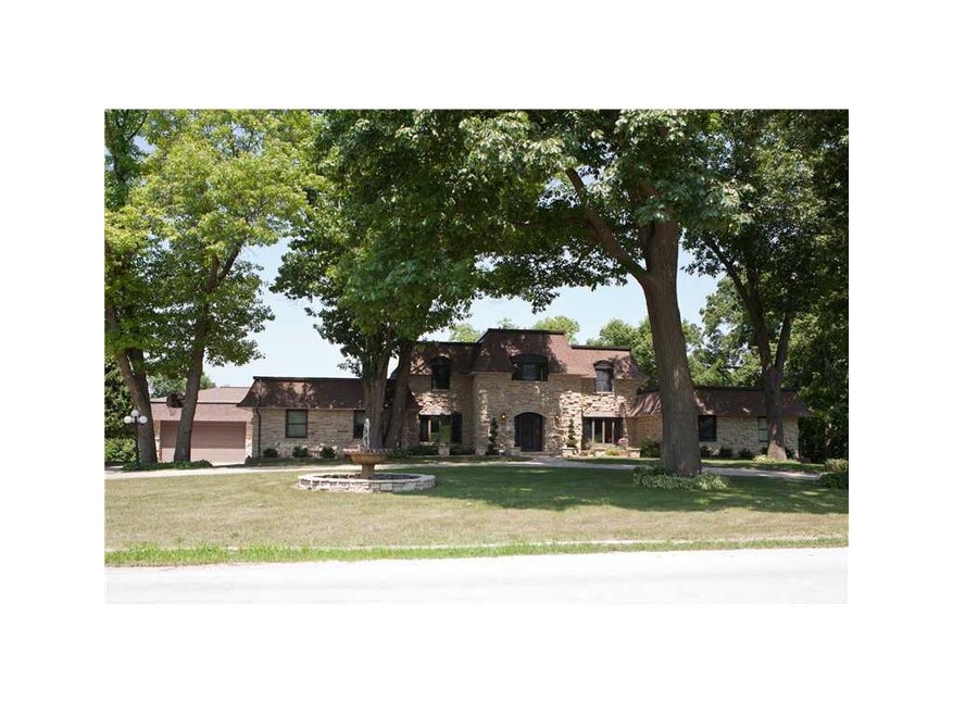 2327 S 22nd St, Marion, IA 52302 - photo 1