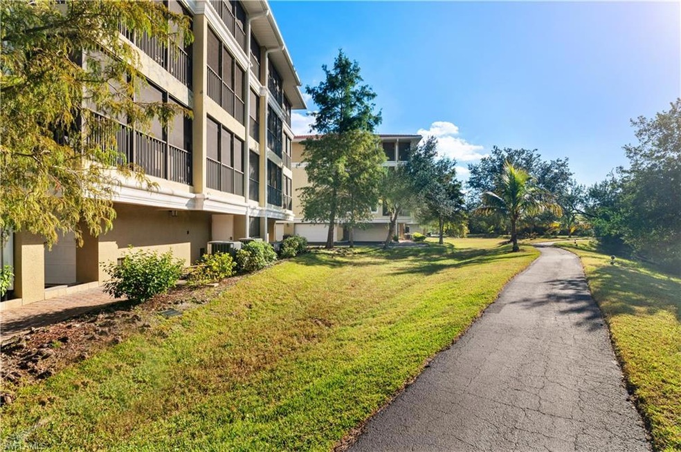 10060 Lake Cove Dr unit 301, Fort Myers, FL 33908 - photo 1