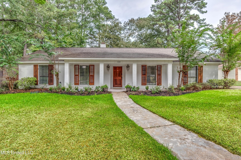 208 Pepper Tree Lane-2 grass
