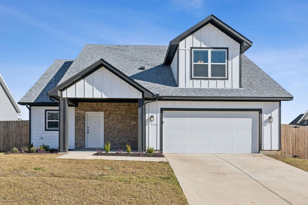 712 Taliaferro Trail, Springtown, TX 76082 - photo 1