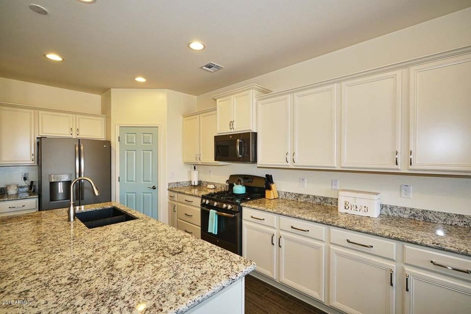 Upgraded Gourmet Kitchen