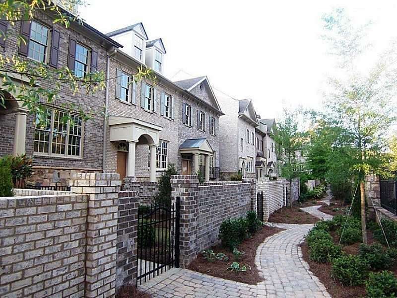 Exterior Front. Wonderful curb appeal right on Pea