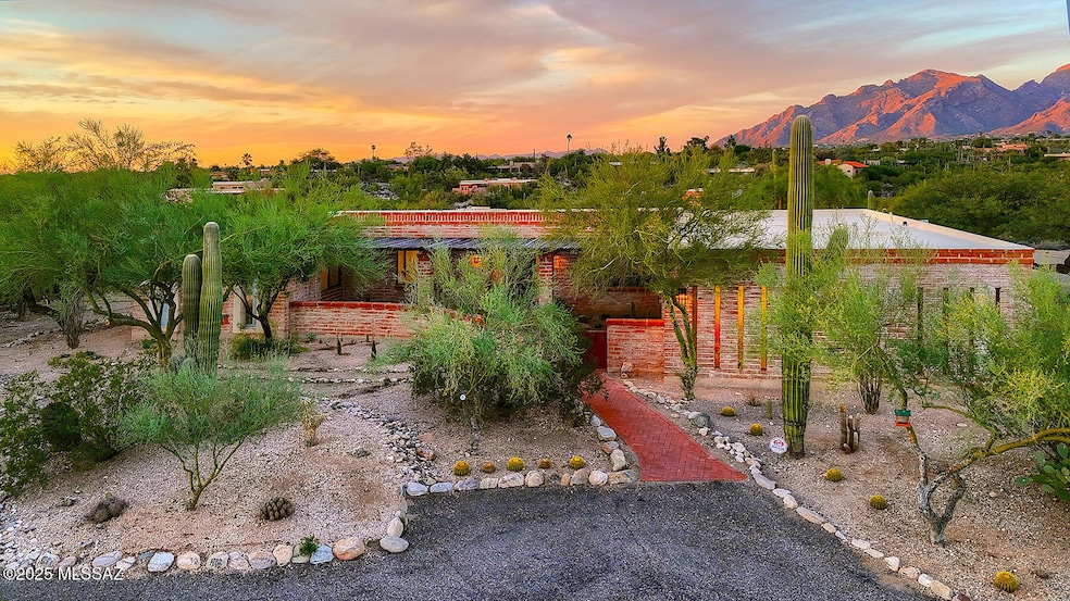 Under Contract $950,000