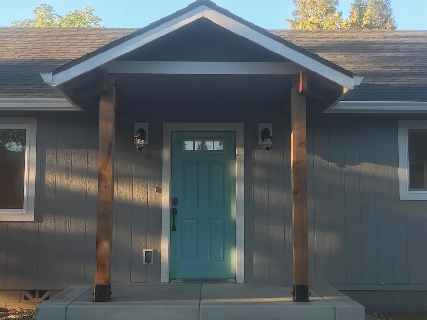 234 SW High St, Grants Pass, OR 97526 - photo 1