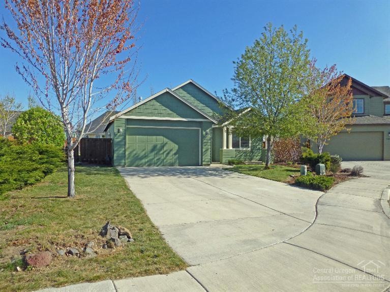 1445 NW Teak Ct, Redmond, OR 97756 - photo 1