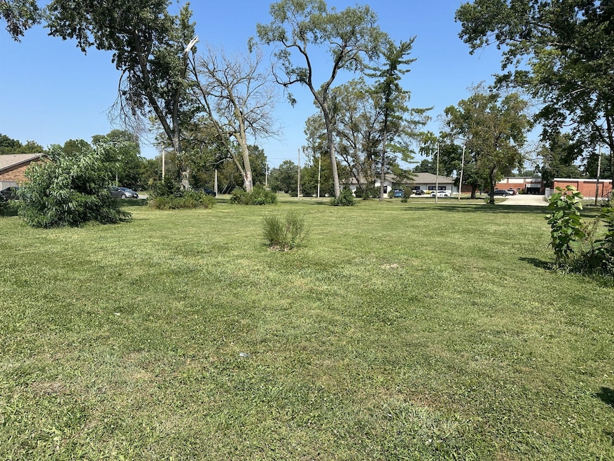 863 E Mccord St, Centralia, IL 62801 - photo 1