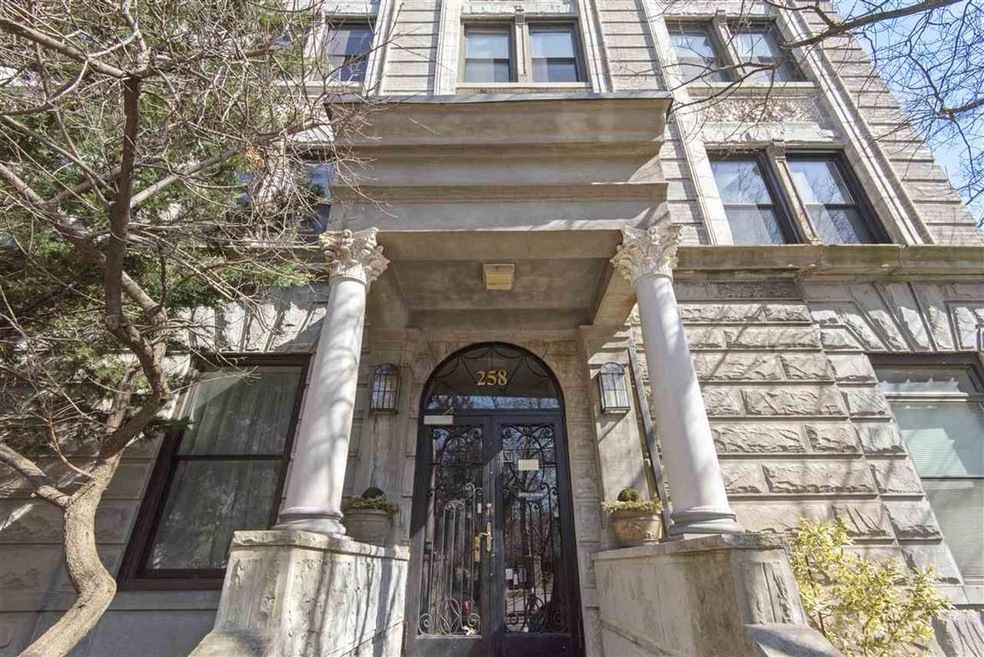 258 Barrow St unit 3D, Jersey City, NJ 07302 - photo 1