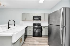 7502 Sandle St unit A, Houston, TX 77088 - photo 1