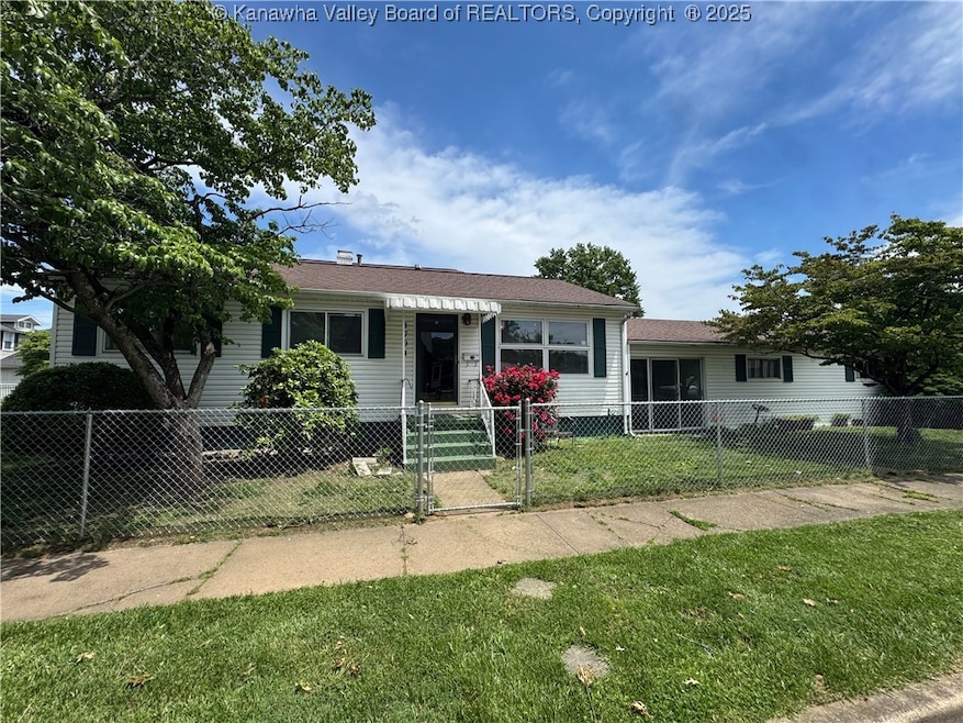 1704 W Virginia Ave, Dunbar, WV 25064 - photo 1