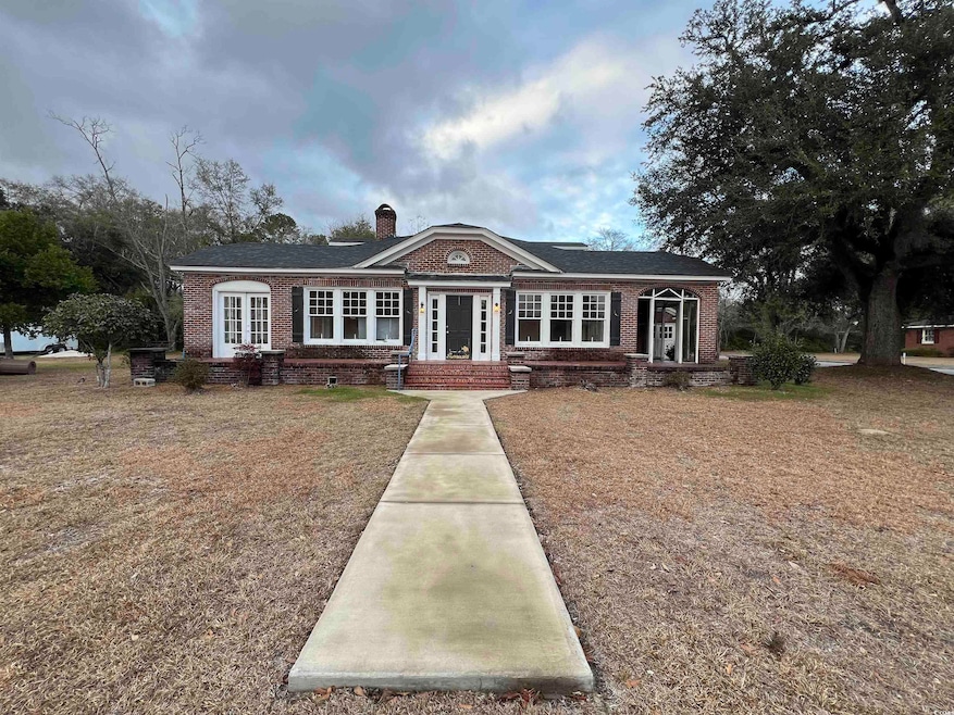 315 Scott St, Kingstree, SC 29556 - photo 1