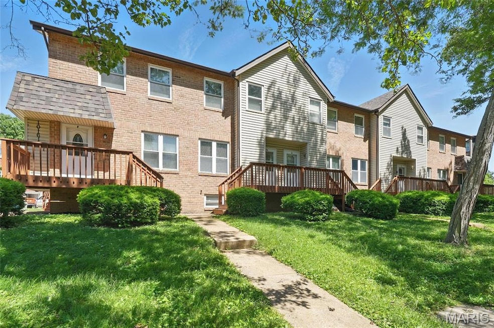 10161 Squire Meadows Dr unit E, Saint Louis, MO 63123 - photo 1