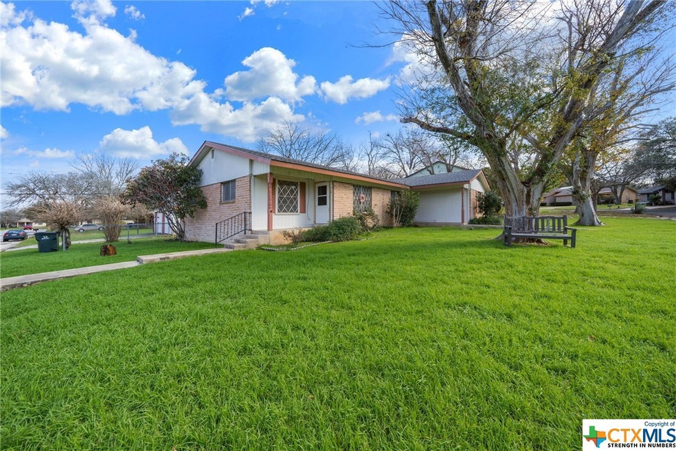 318 Craddock Ave, San Marcos, TX 78666 - photo 1