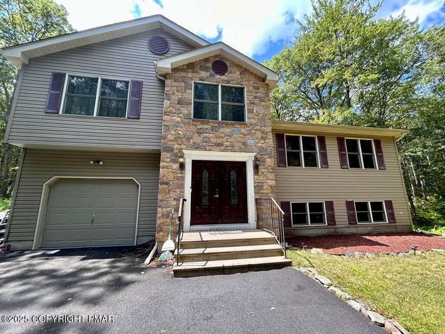 1119 Grouse Ct, Bushkill, PA 18324 - photo 1