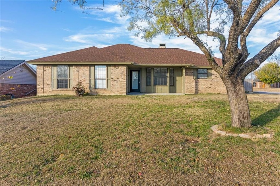 702 Parkridge Dr, Decatur, TX 76234 - photo 1