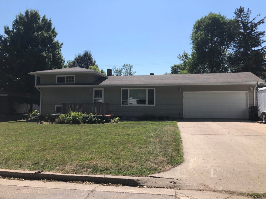 511 12th St NW, Jamestown, ND 58401 - photo 1