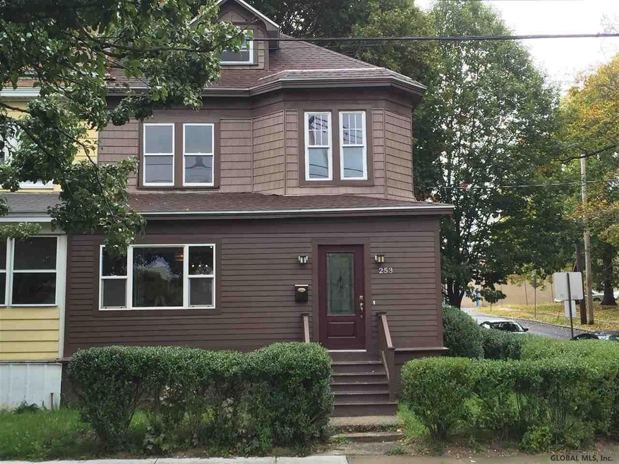 253 Myrtle Ave, Albany, NY 12208 - photo 1