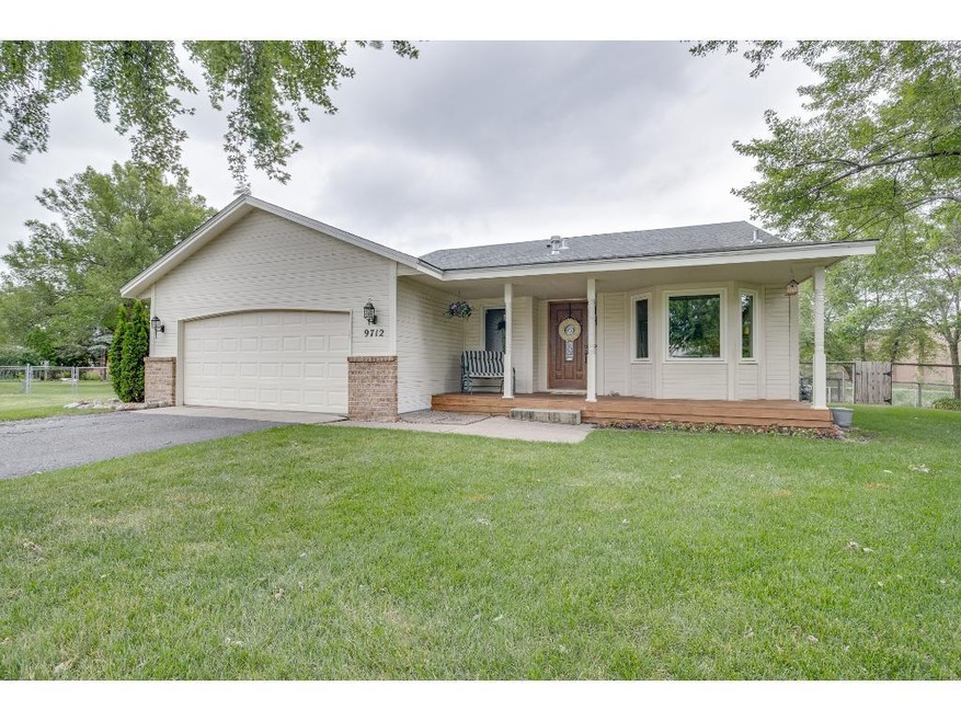 Located on a private quiet cul-de-sac . Easy acces