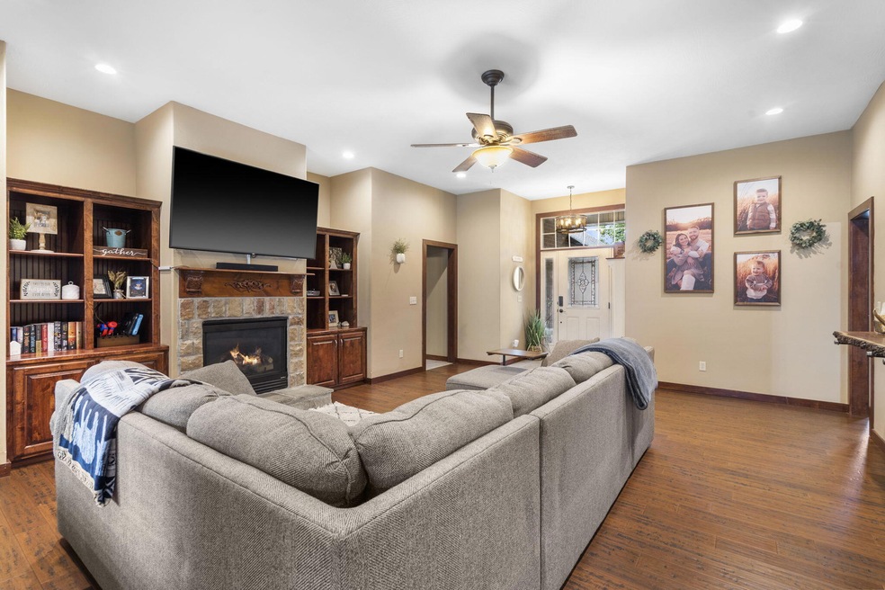 301 N Bonda Way, Nixa, MO 65714 - photo 1