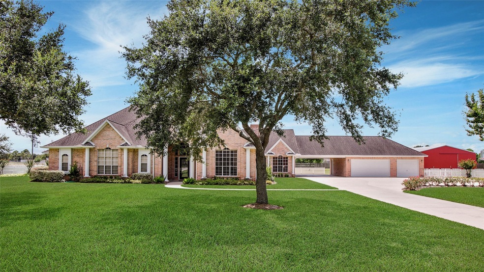 1111 County Road 150, Alvin, TX 77511 - photo 1