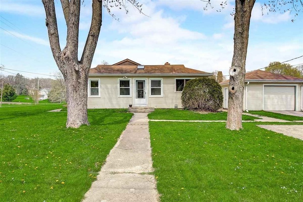 5140 Irish Ln, Fitchburg, WI 53711 - photo 1