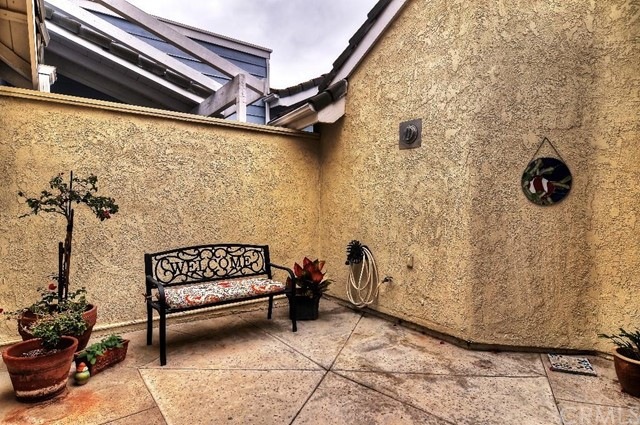 This lovely atrium provides extra outdoor privacy 