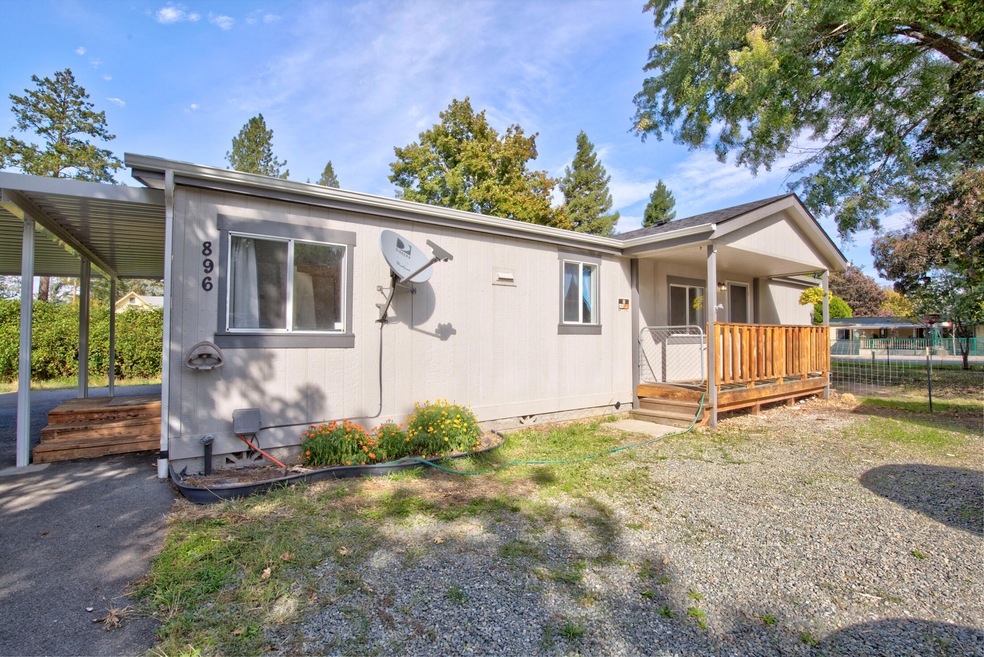 896 Bailey Dr, Grants Pass, OR 97527 - photo 1