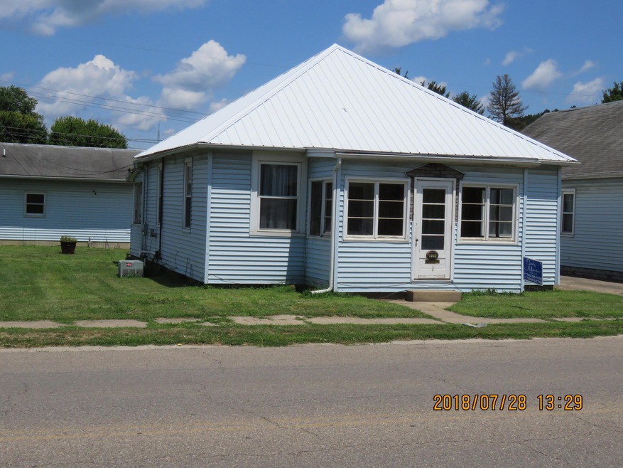 .826 E Front
