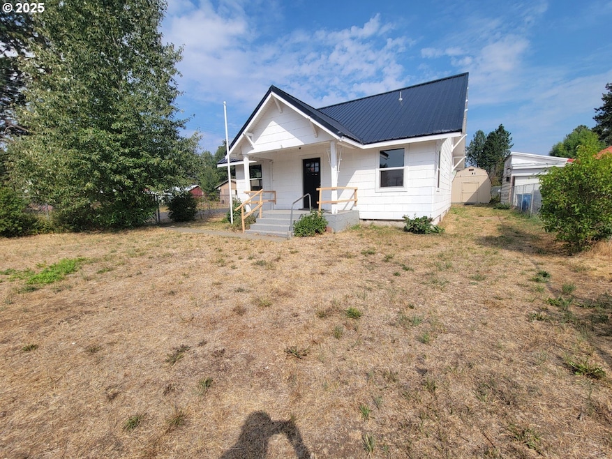 201 N 1st St, Glenwood, WA 98619 - photo 1