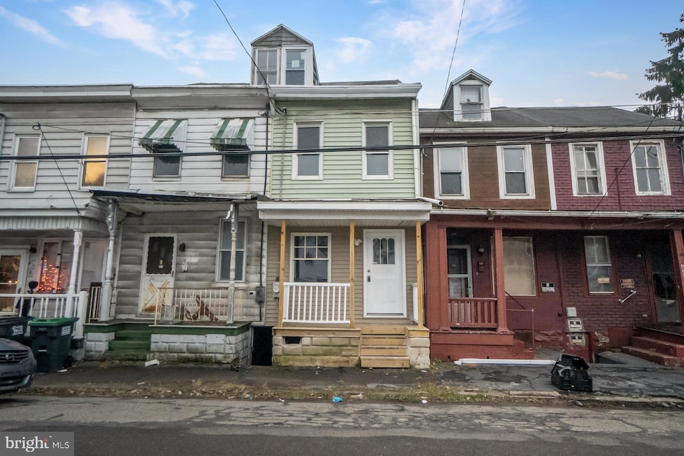 614 W Market St, Mahanoy City, PA 17948 - photo 1
