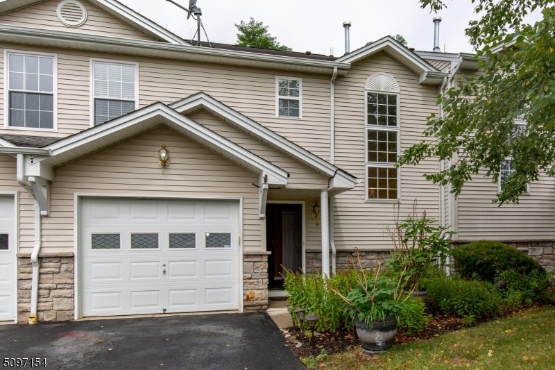 10 Stonehill Rd, Hamburg, NJ 07419 - photo 1