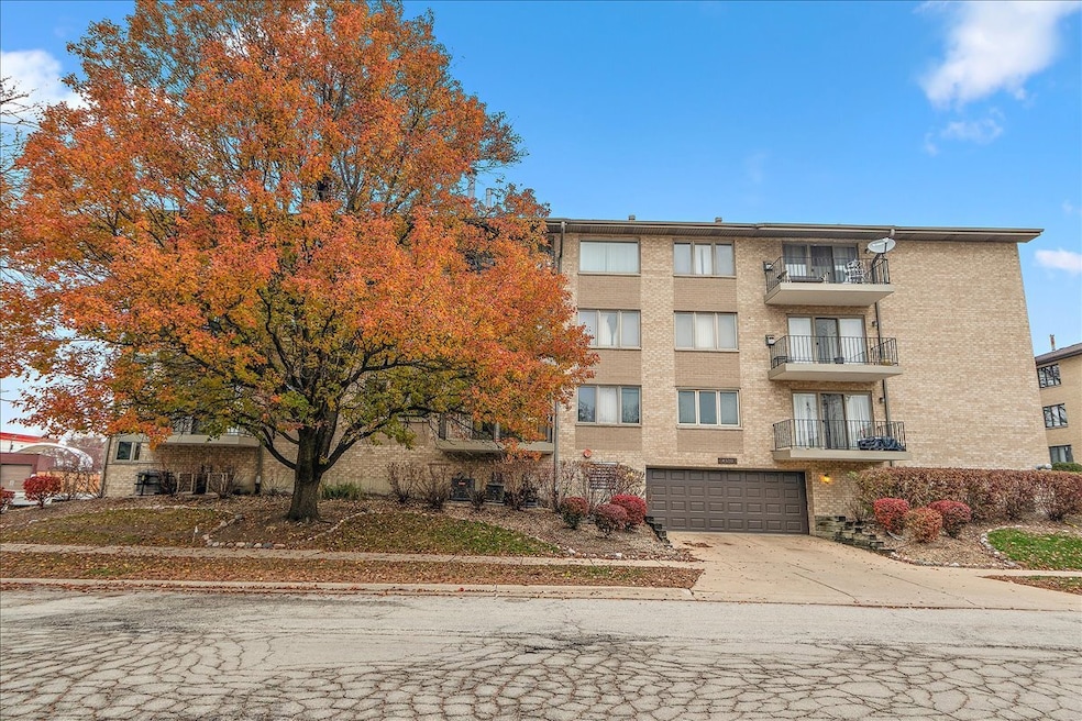 4530 W 93rd St unit 3B, Oak Lawn, IL 60453 - photo 1