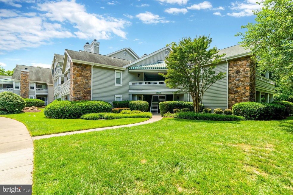 13089 Autumn Woods Way unit 202, Fairfax, VA 22033 - photo 1