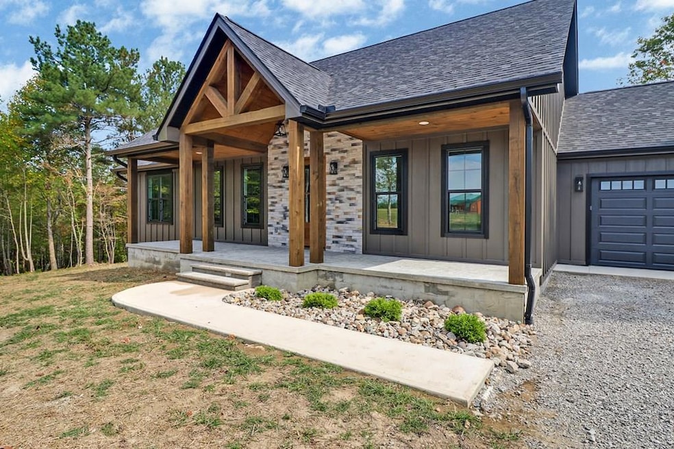 1119 Nichol Creek Dr, Jamestown, TN 38556 - photo 1