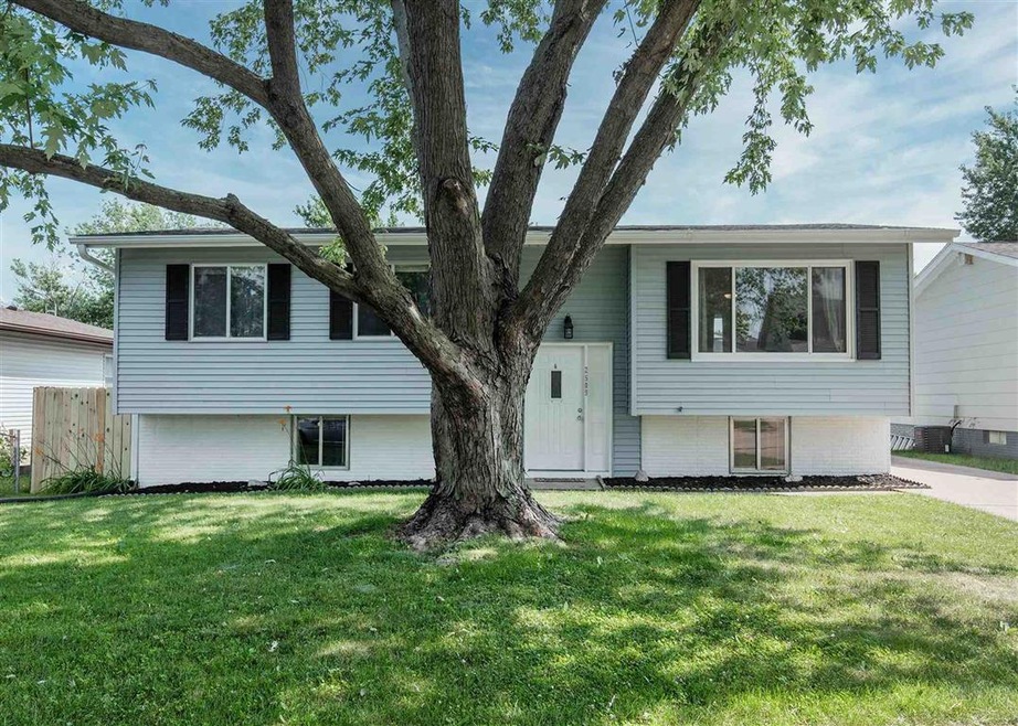 2509 W 59th St, Davenport, IA 52806 - photo 1