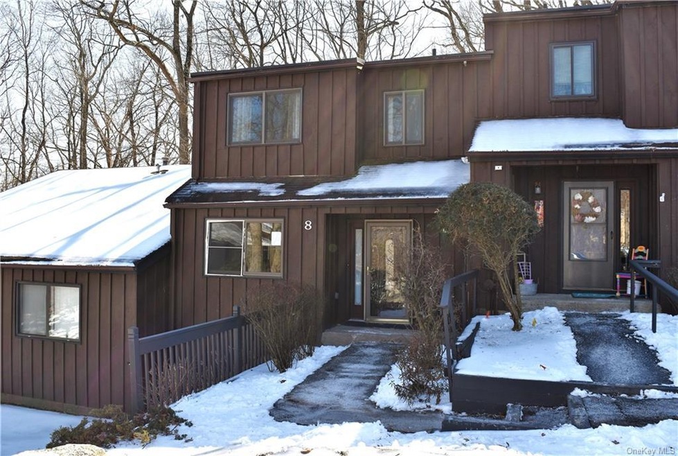 8 Acorn Ct, Highland Mills, NY 10930 - photo 1