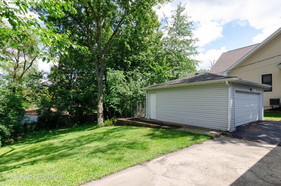 306 Oakleaf Rd, Lake In the Hills, IL 60156 - photo 1