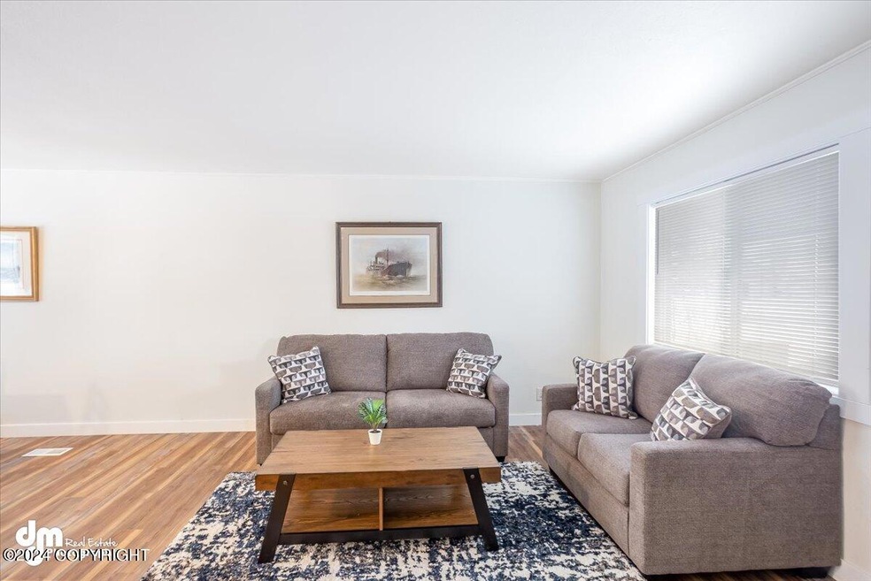 06-Living Room_IMG_3412-Edit