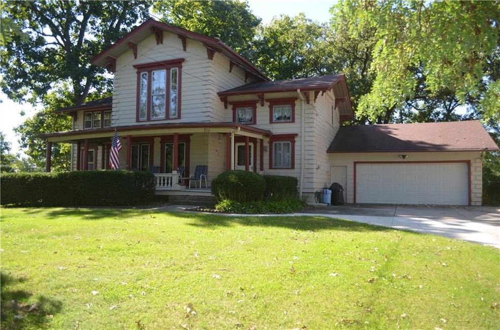 711 E 4th St N, Newton, IA 50208 - photo 1