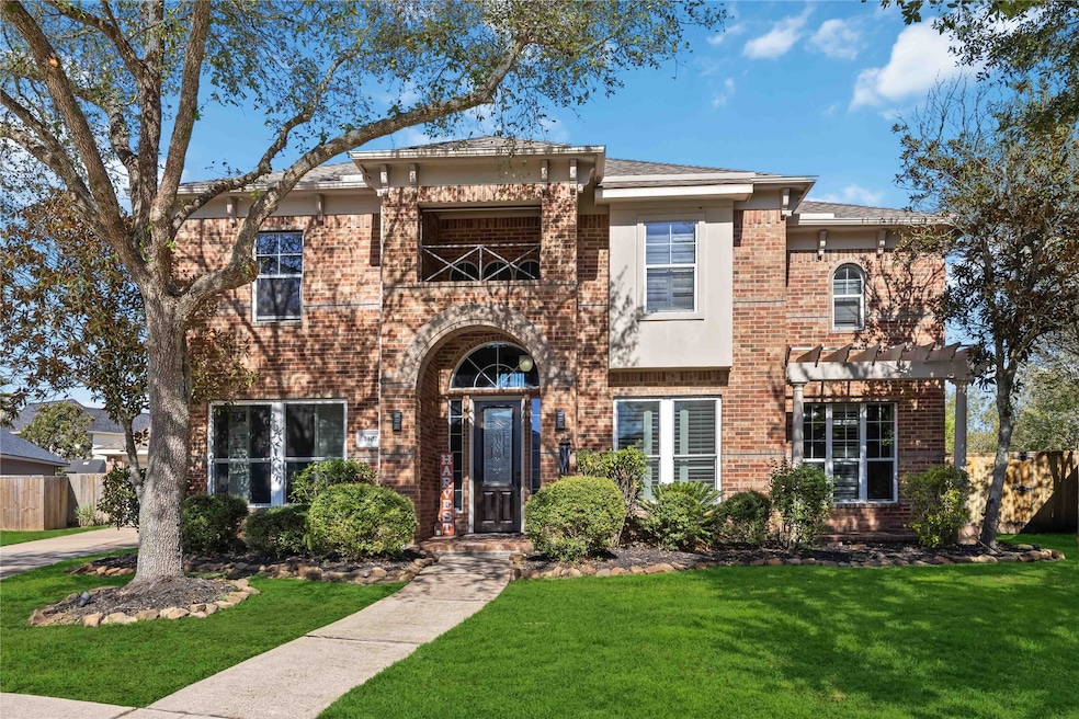 The stately arched entryway, framed by mature shade trees and impeccably manicured shrubs, hints at the elegance found within this League City gem. Discover your next chapter at1402 Chapparal Crossing.