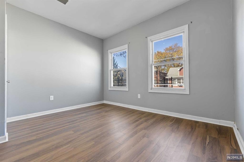 302-306 Clinton Place unit 3, Newark, NJ 07112 - photo 1