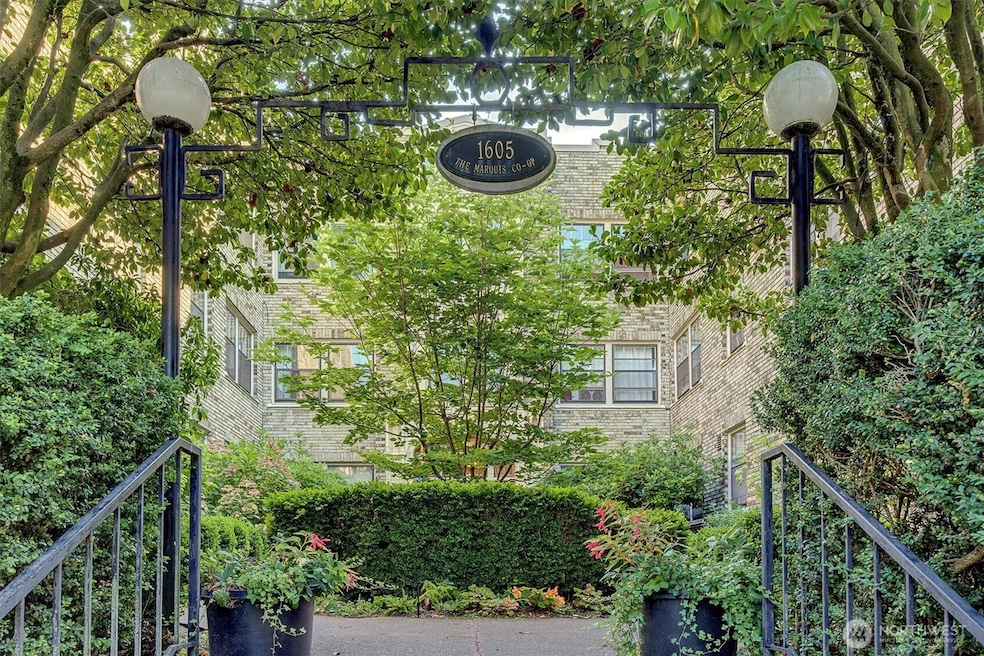 1605 E Olive St unit 303, Seattle, WA 98122 - photo 1