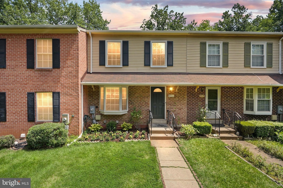 8913 Shamrock Ct, Springfield, VA 22152 - photo 1