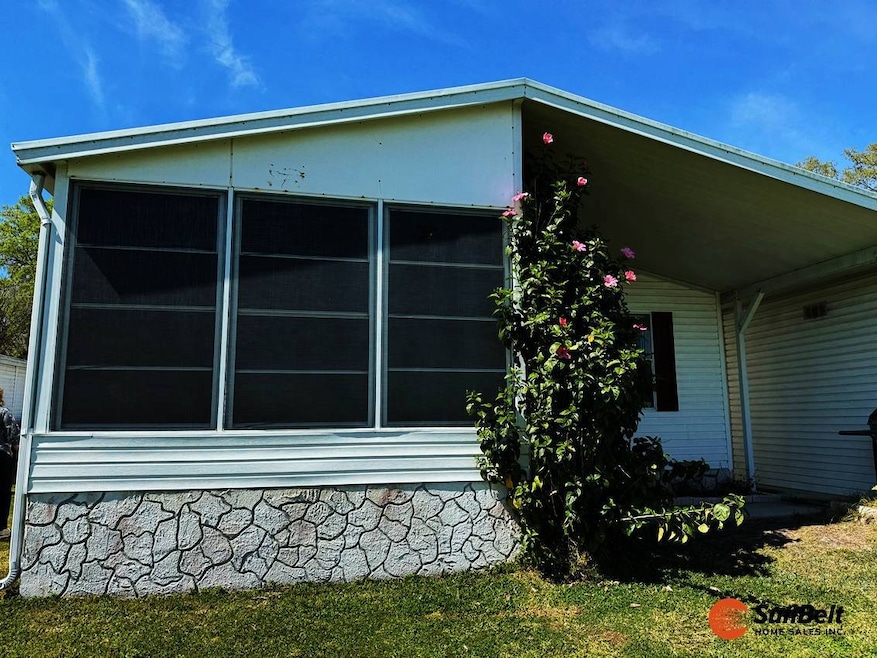 812 New Hampshire Ave, Wildwood, FL 34785 - photo 1