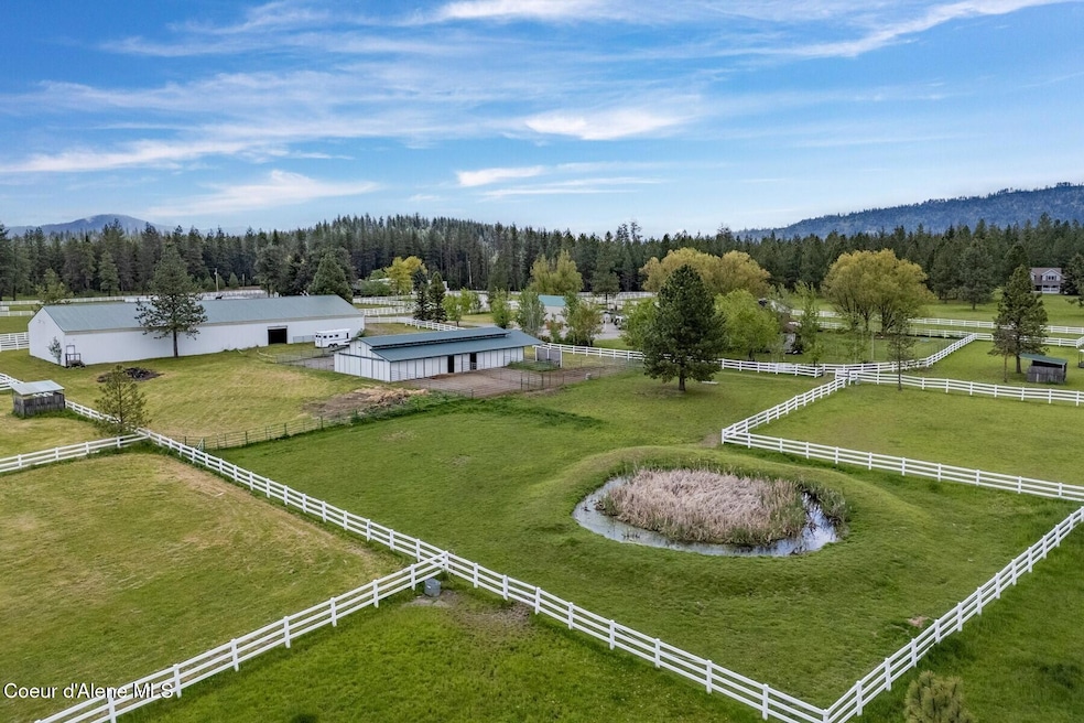 7 Minutes To Town, Arena & Barn